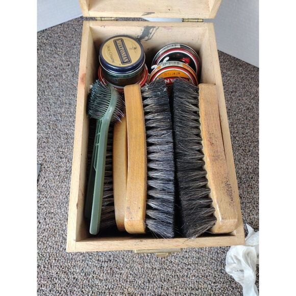 VTG ESQUIRE SHOE VALET DE luxe! W/brushes, Waxes, Polishes - Picture 10 of 11